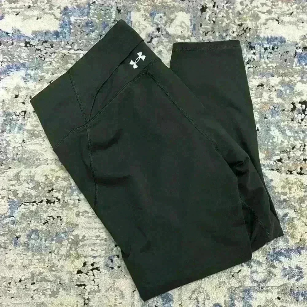 Under Armour cropped hunter green leggings